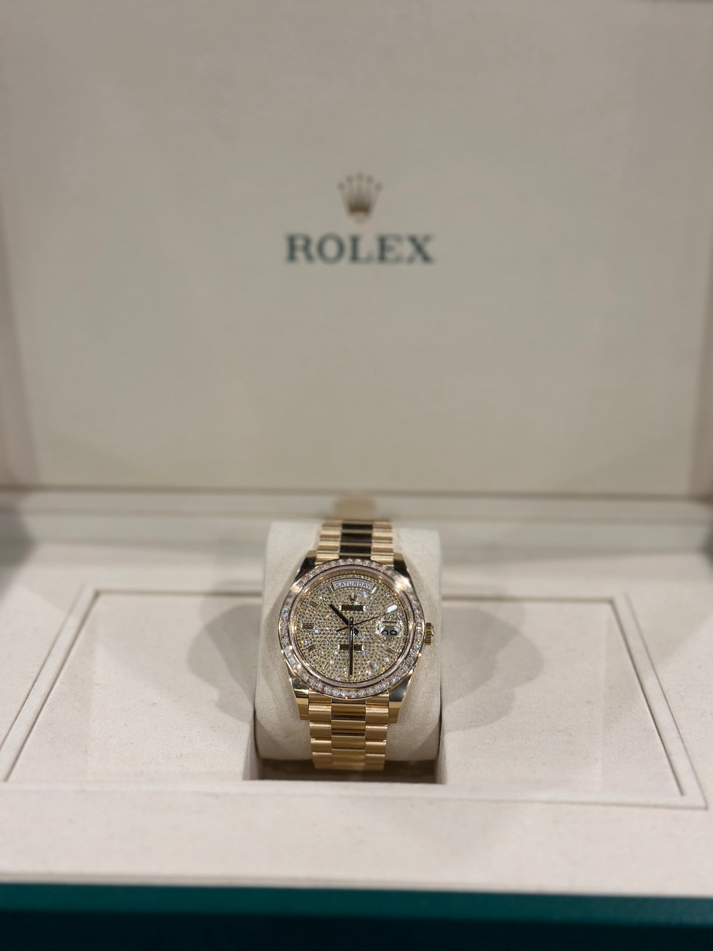 ($150,000) Rolex Day-Date 40 in 18 kt yellow gold Factory Diamonds